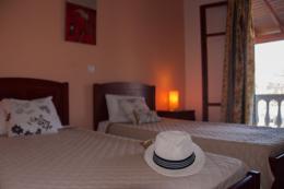 BEDS-IN-TWIN-BEDROOM